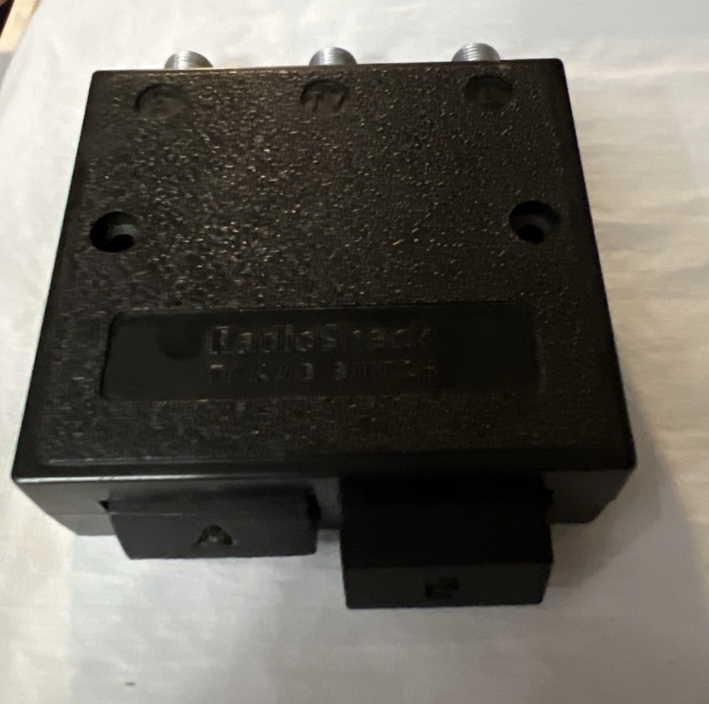 Radio Shack A & B Push Button RF Switch TV Antenna Cable Selector 2 Inputs