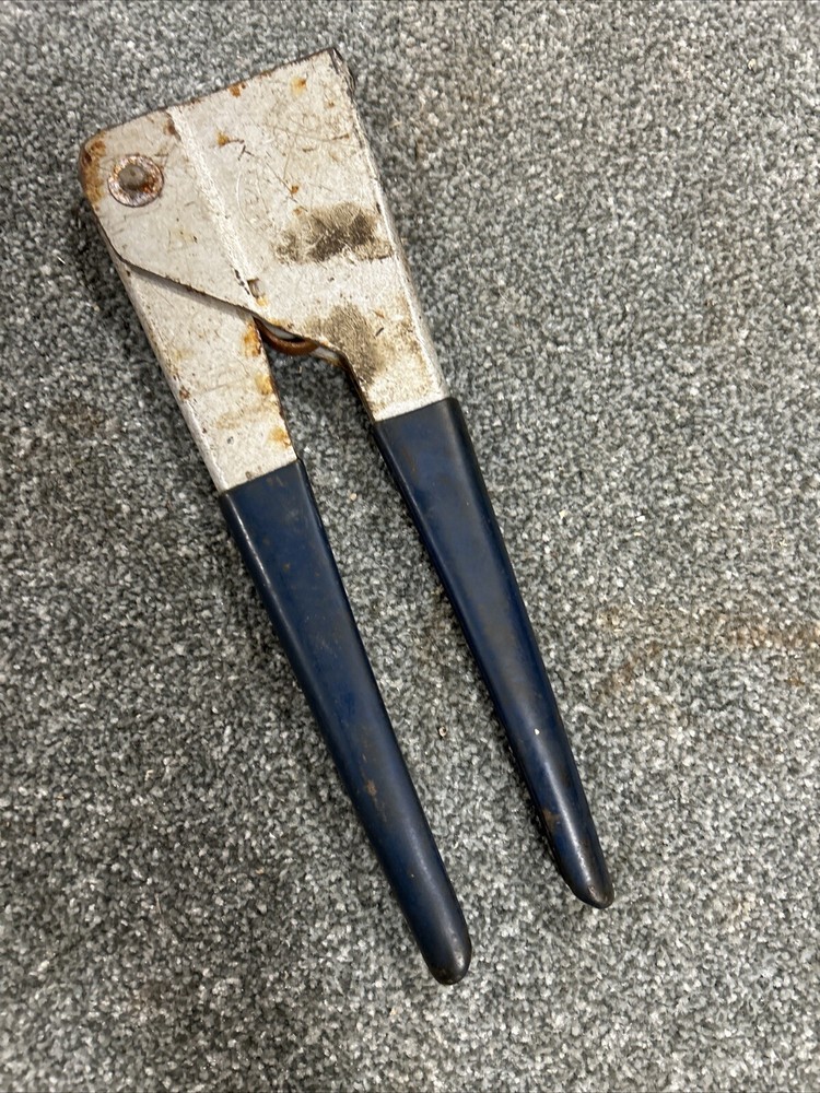 Vintage blind riveting tool