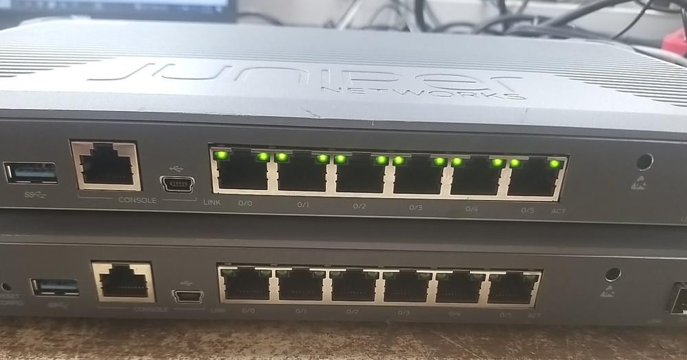 (X2) Juniper Networks SRX300 Services Gateway