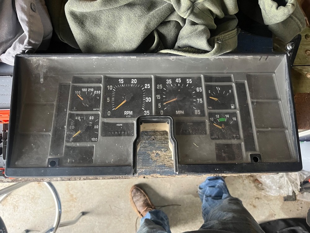 international 3700 gauge cluster