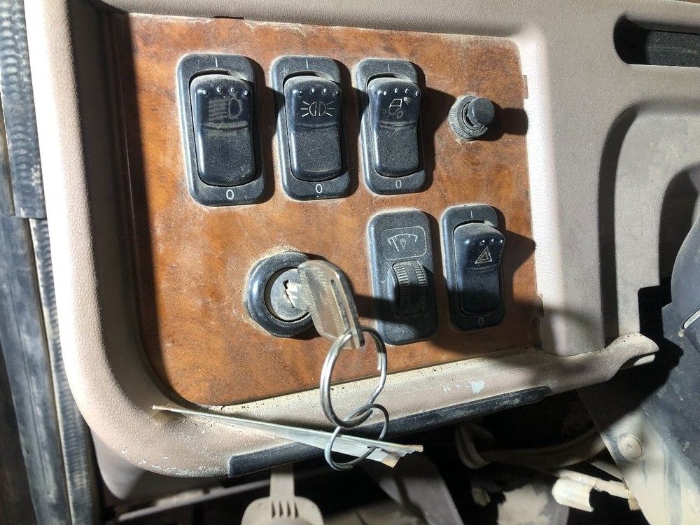2006-2007 Peterbilt 379 IGNITION Dash Panel - Used