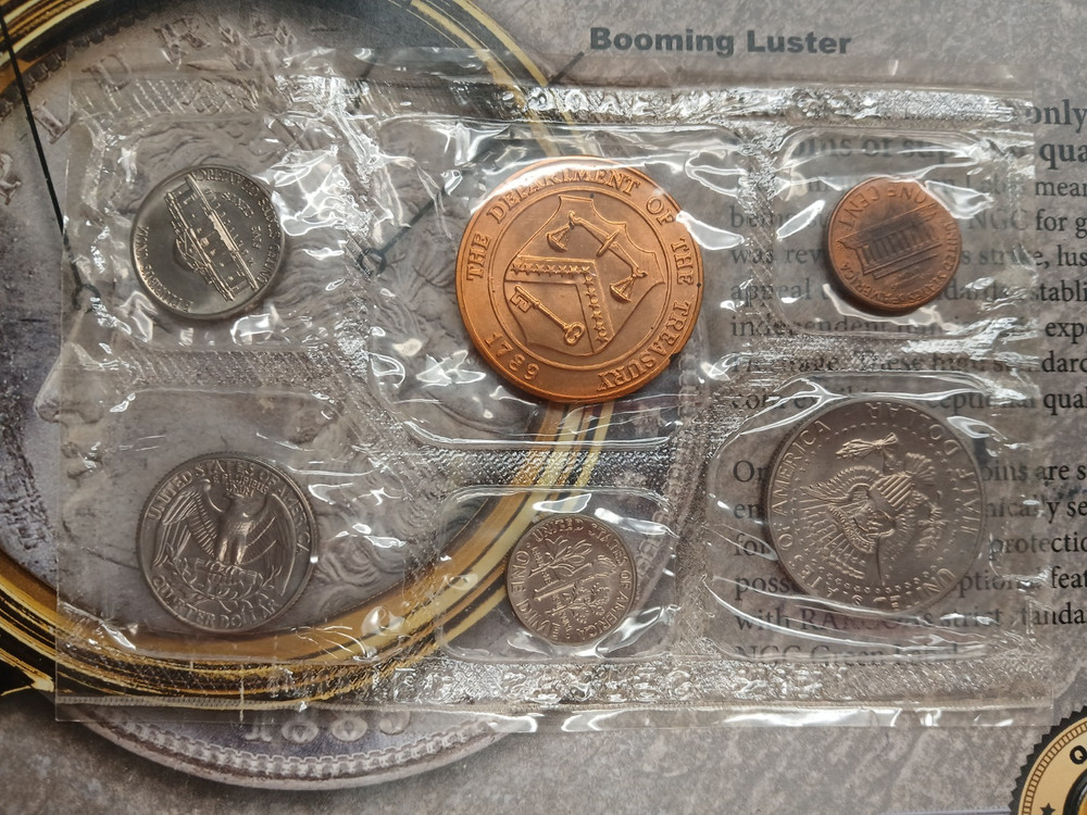 US Mint Set 1977 D 6 Coin Set T-145