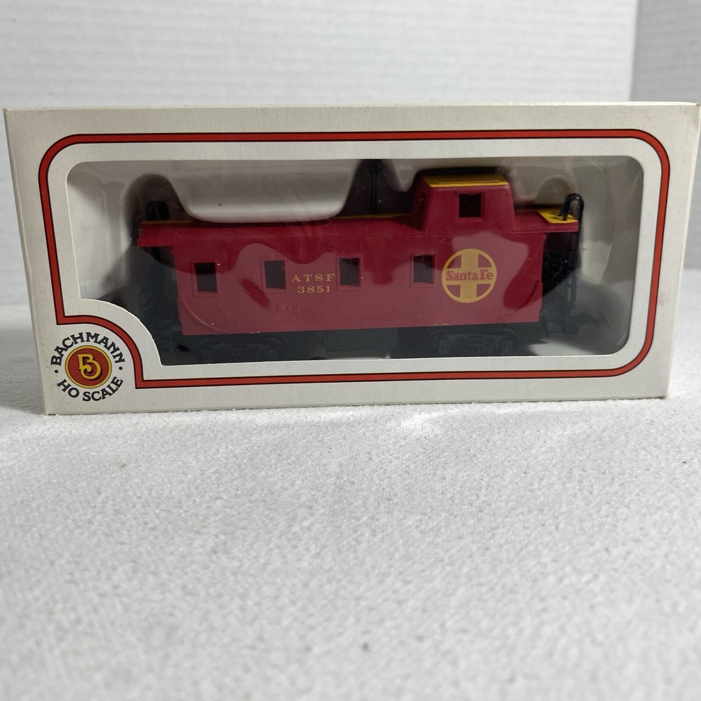 Bachmann #3851 Ho Scale Red Santa Fe Caboose (0022)