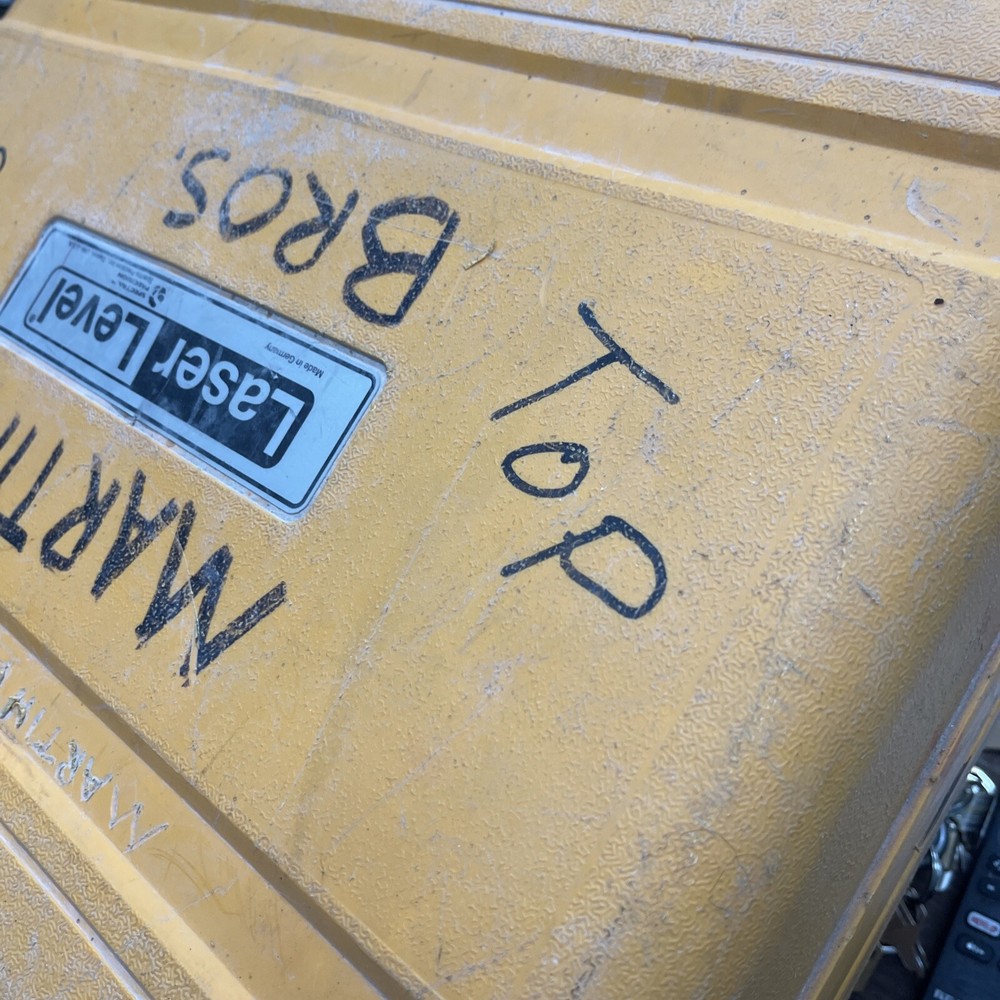 SPECTRA LASER LEVEL PRECISON WITH CASE