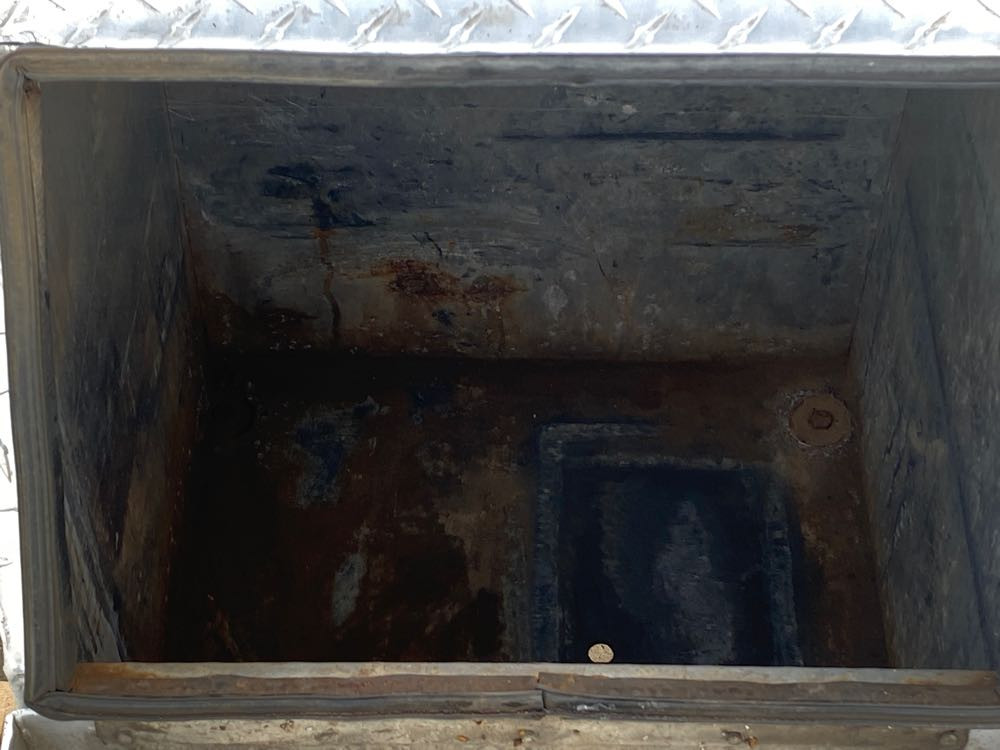 2016 Freightliner Cascadia Tool Box (693-10190)