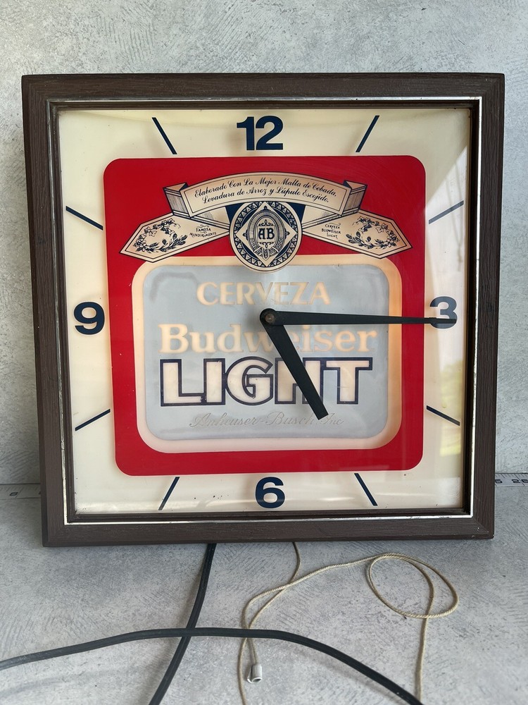 VINTAGE BUDWEISER LIGHT BAR CLOCK PULL SPRING CERVEZA SUPER RARE VERSION TESTED
