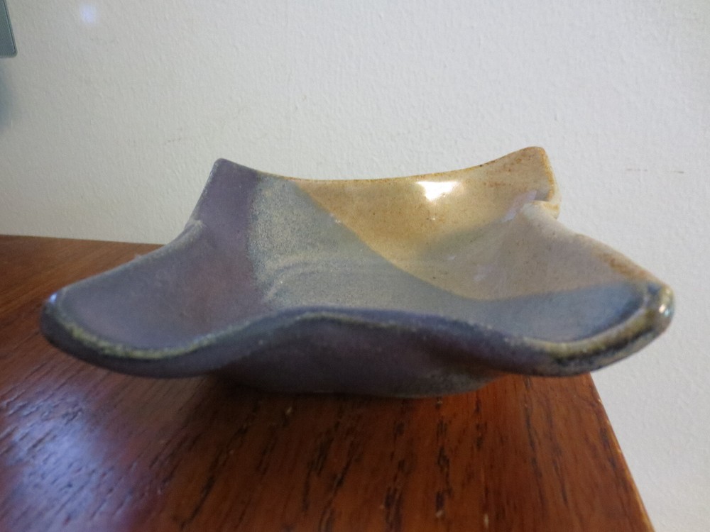 WONDERFUL STUDIO POTTERY TRINKET DISH SIGNED