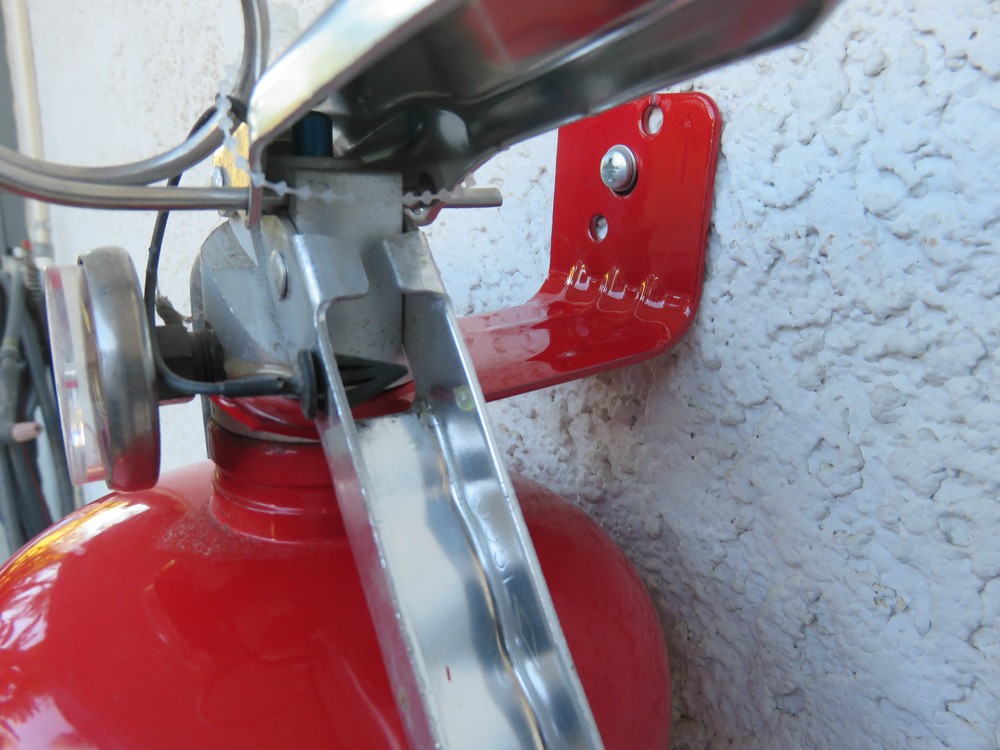 🔥🧯 1-FORK STYLE WALL MOUNT 5 & 10 lb. SIZE FIRE EXTINGUISHER (AMEREX) BRACKET