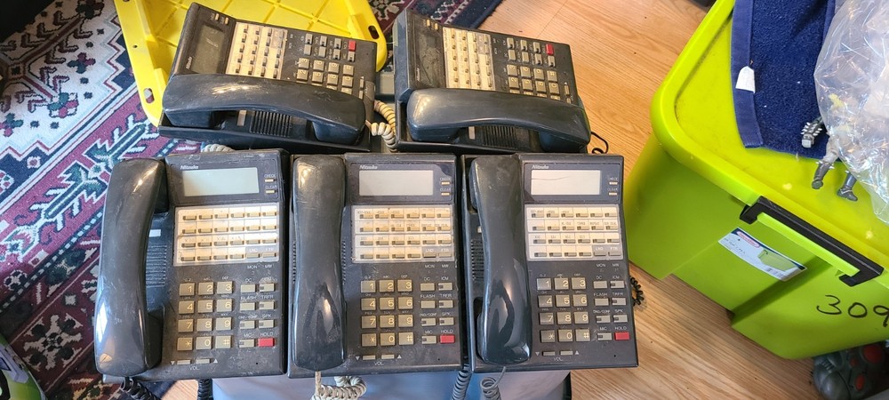 5 Nitsuko 22 Button HF Display Telephone Model 82473 Untested