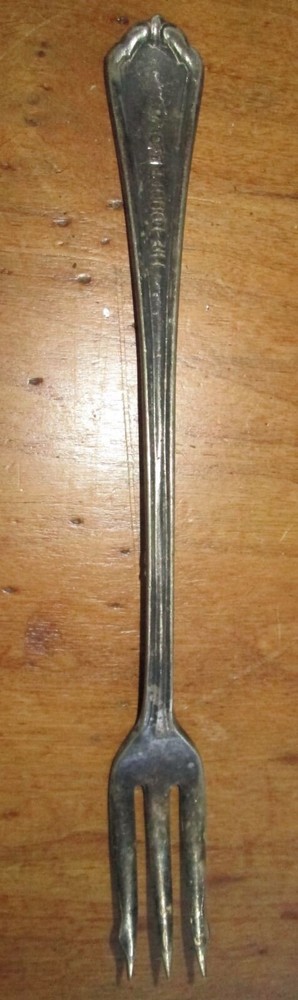 VINTAGE ADVERTISING THE LONGFELLOW SILVERPLATE COCKTAIL FORK