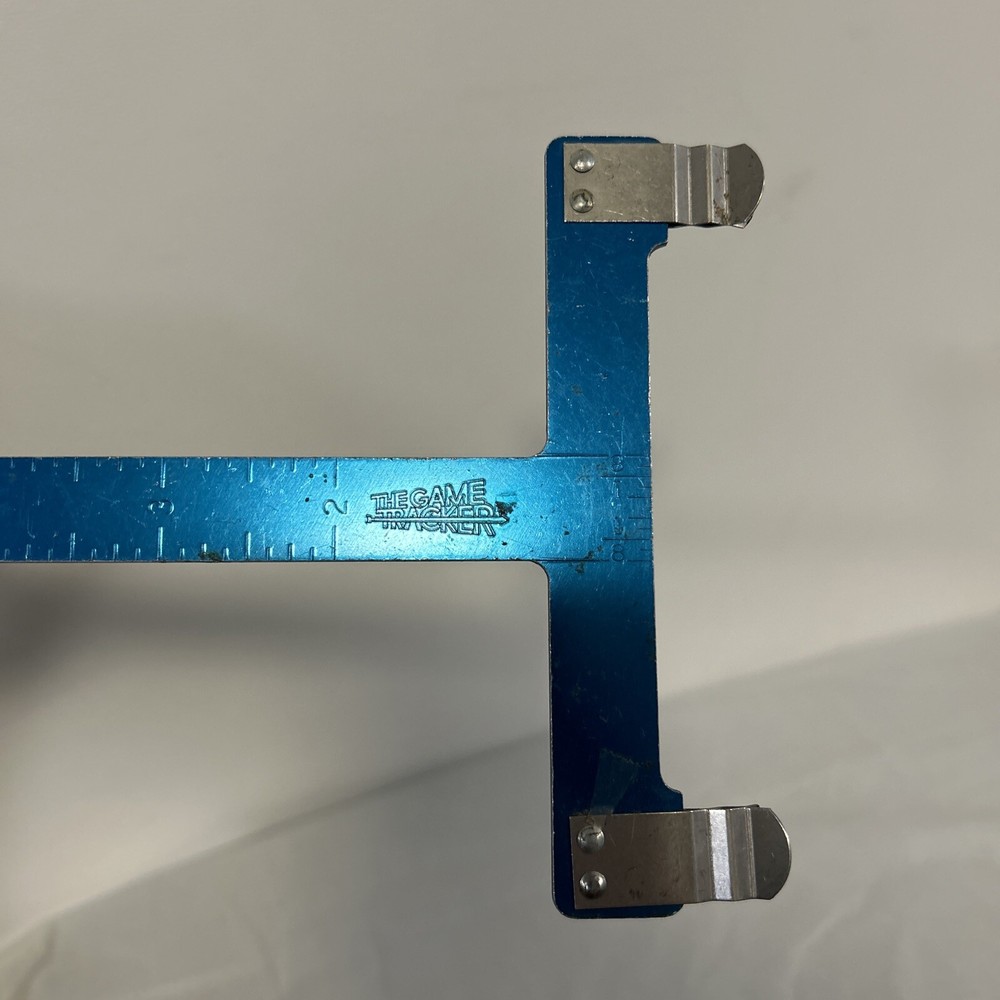 The GAME TRACKER Compound Bow T-Scale Blue