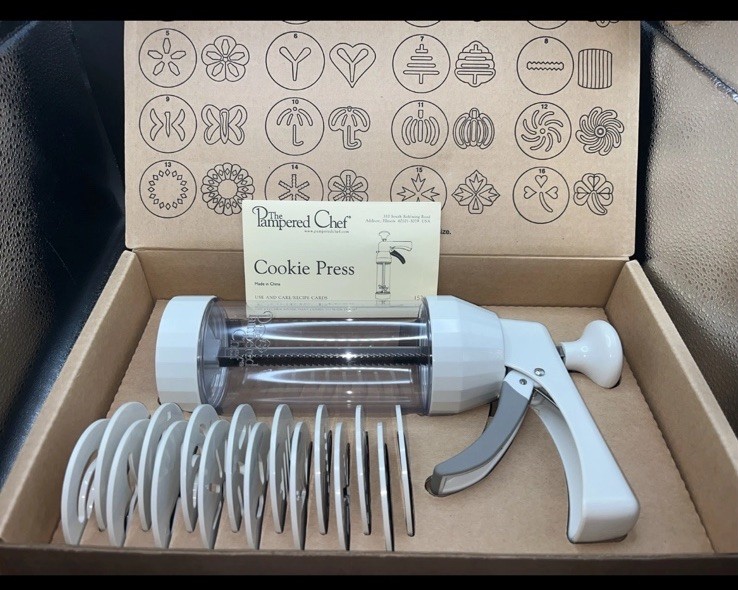 Pampered Chef Cookie Press 1525 with 16 Discs Original Box Complete