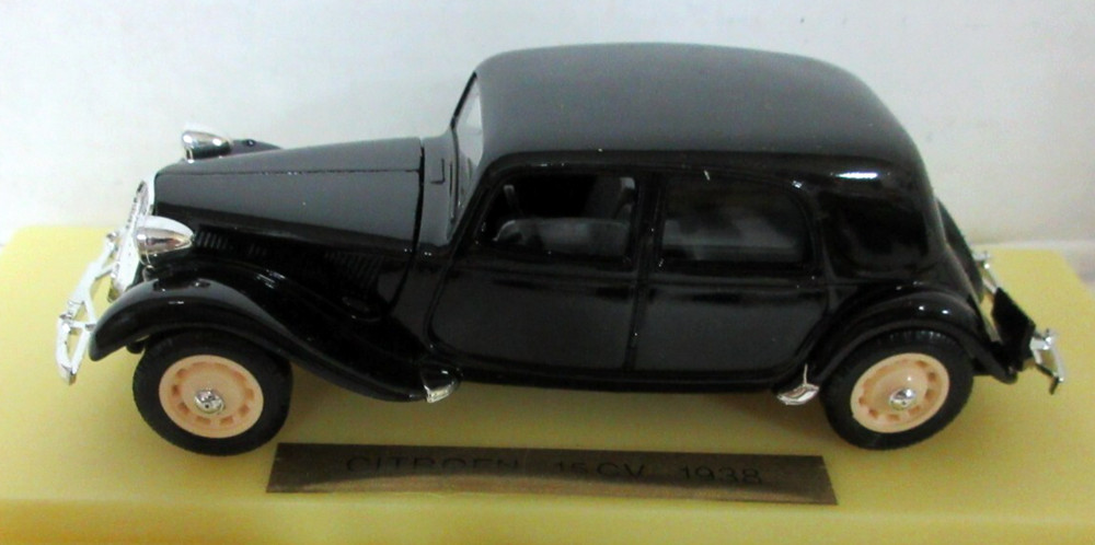 Solido 1938 Citroen 15 CV   no case