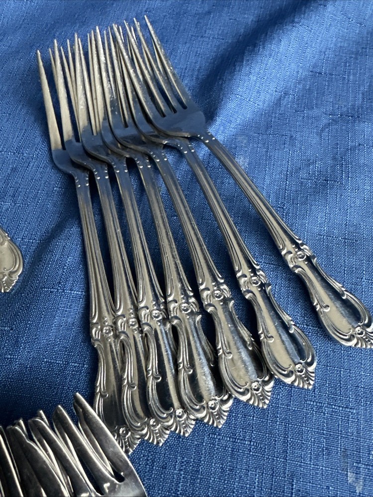 39 Pcs Salem Silversmiths VICTORIA Pattern Flatware Inv#40