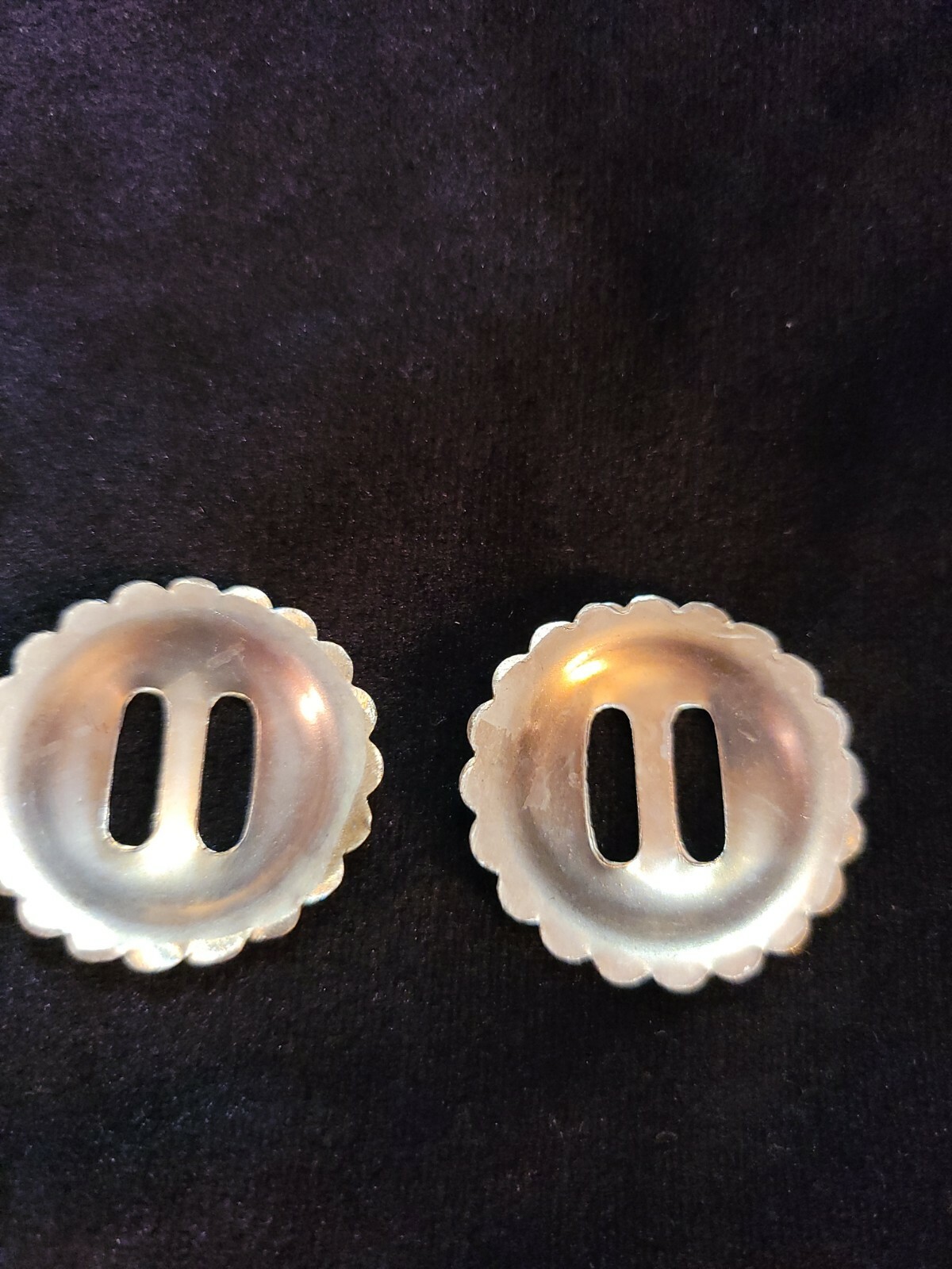 Montana silver slotted Conch 2 pc 1in dia. 1 pair new