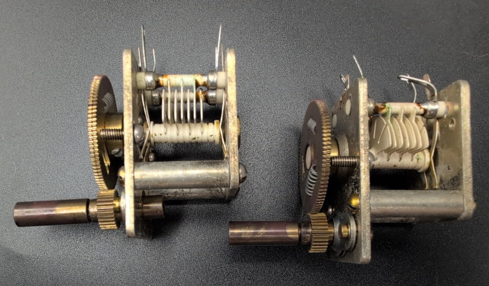 VARIABLE CAPACITOR (Capacitance unknown) (Qty 2)