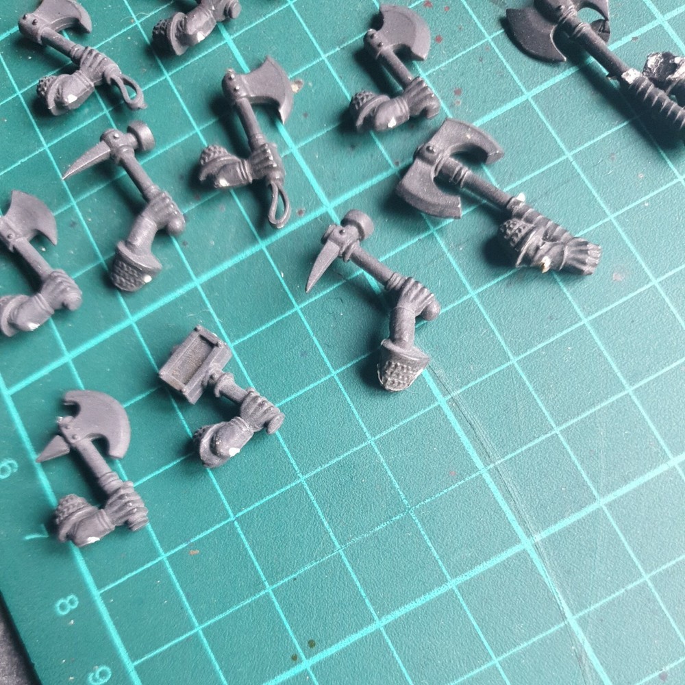 Warhammer Fantasy (AoS): Dwarf hand weapons OOP