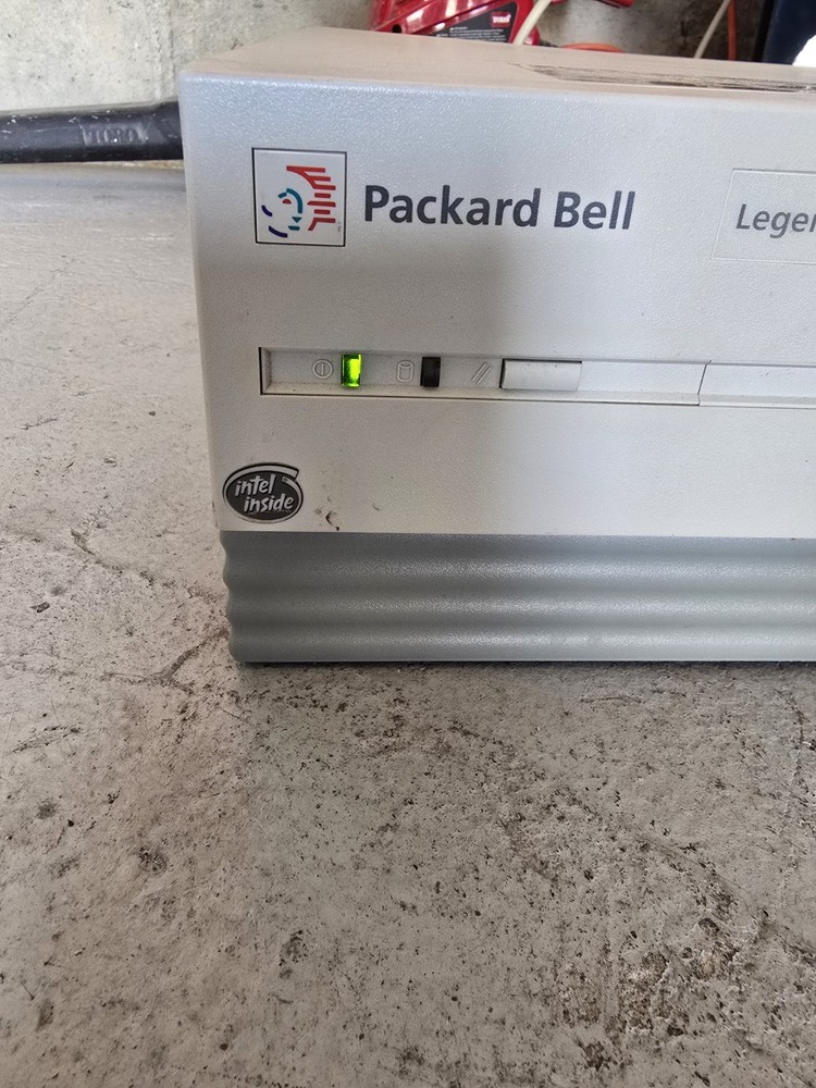 Vintage Packard Bell Legend 204CD Computer *powers On, Read*