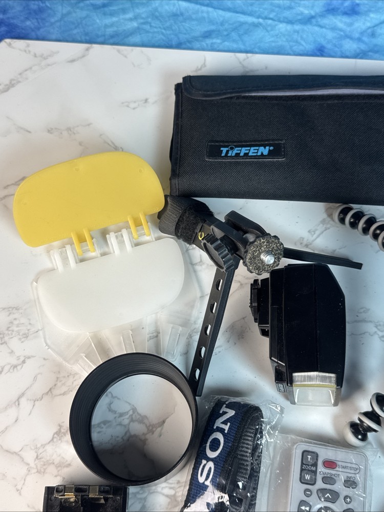 Miscellaneous camera accessory lot (stgb)