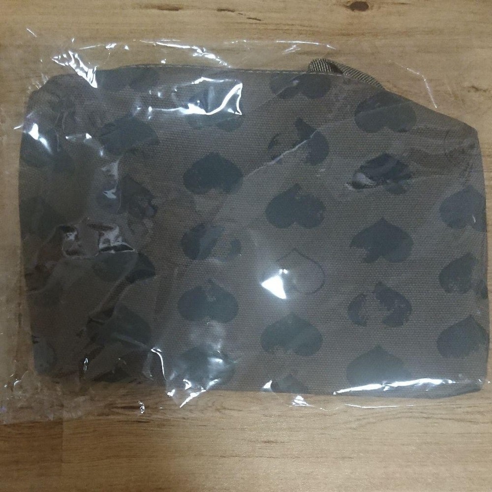 hide♡Lemonade shop pouch Black Heart Army