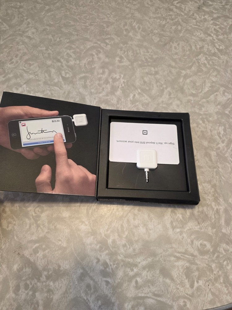 Square A-PKG-0206-01 Credit Debit Card Reader - White Apple iPhone & Android
