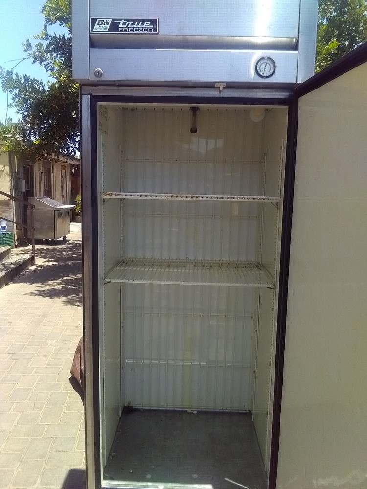 True upright freezer used T-19f