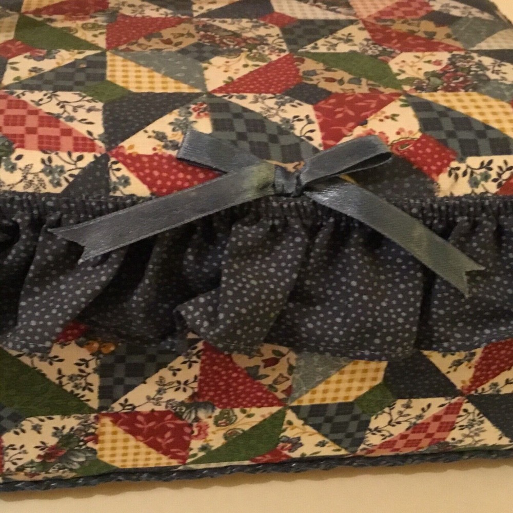 QUILT PATTERN SEWING BOX W/ REMOVABLE TRAY 9 1/2” X 7” X 5 1/2” EUC