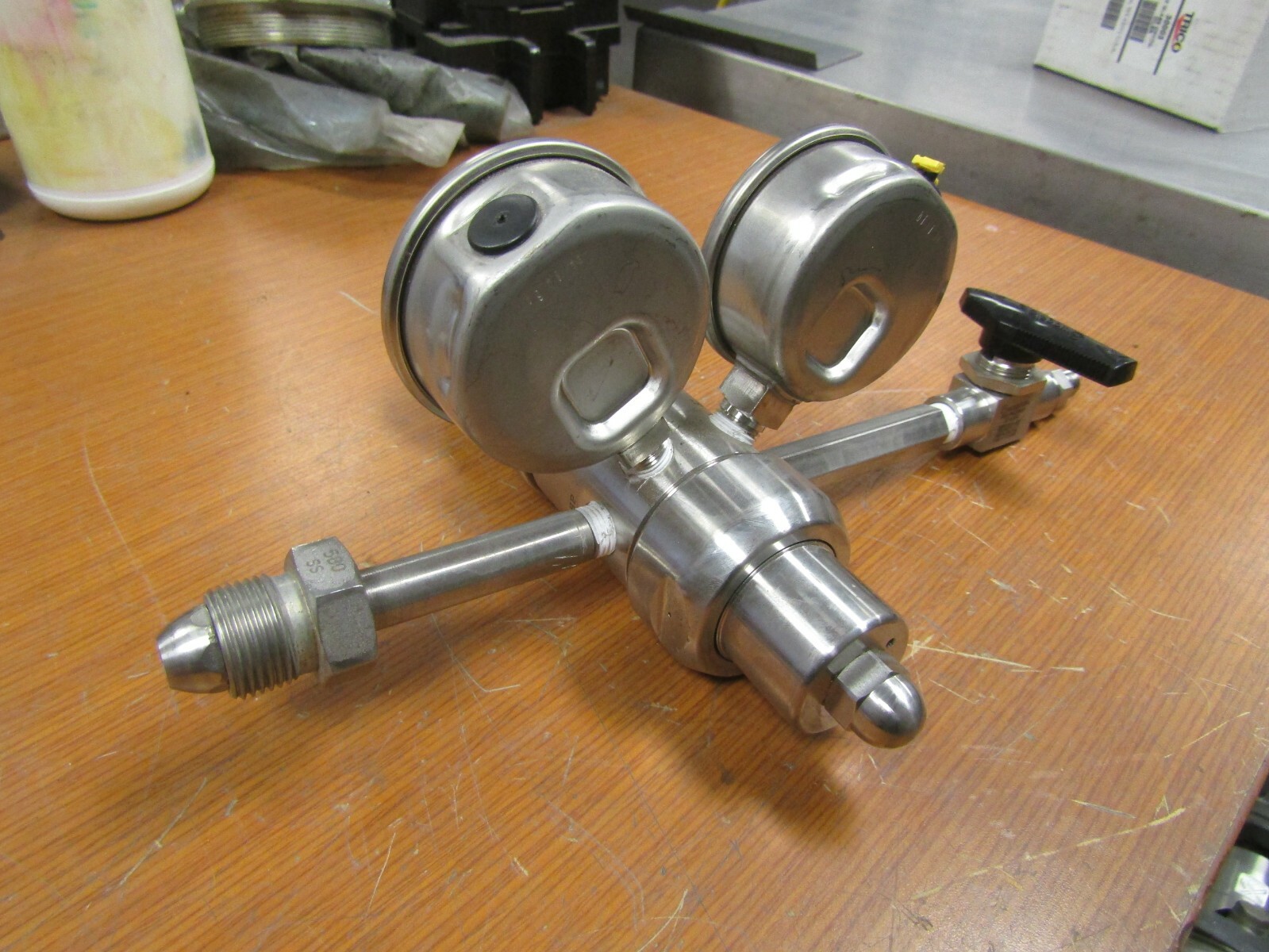 😎 SWAGELOK STAINLESS STEEL 2-STAGE PRESSURE REGULATOR KCY1GRF412A20000