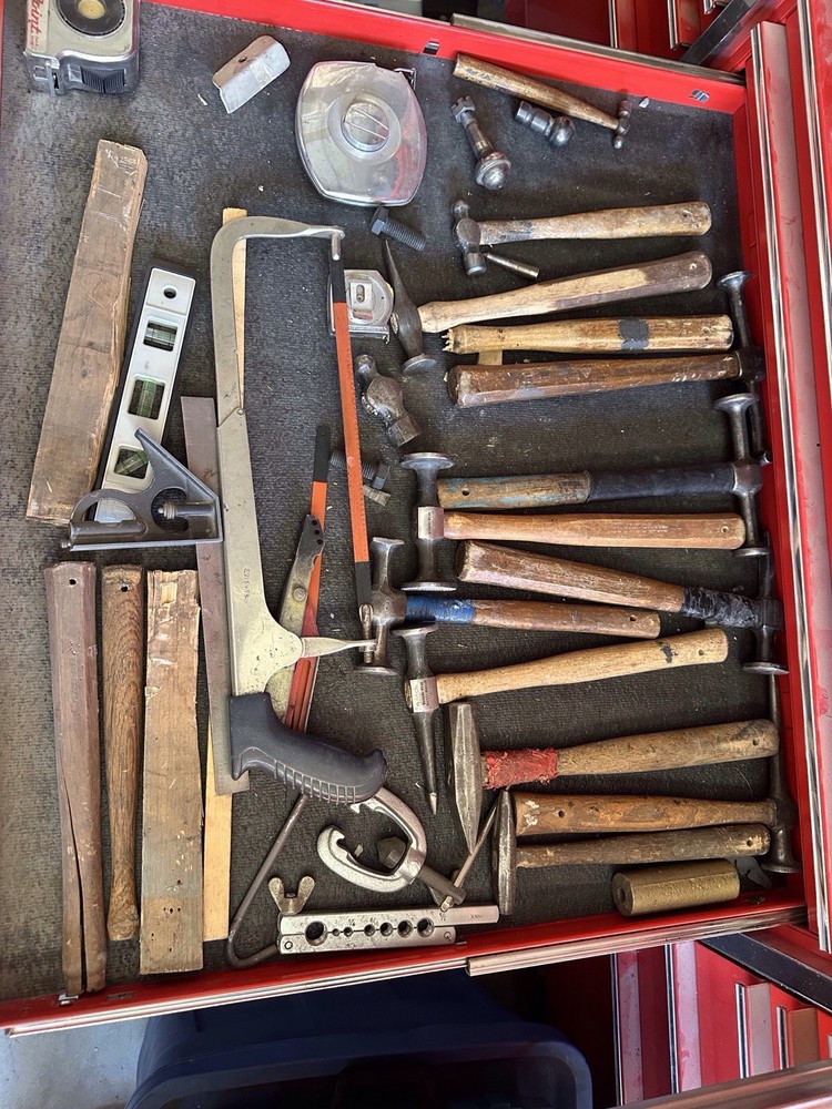 Snap on toolbox with tools, auto body￼