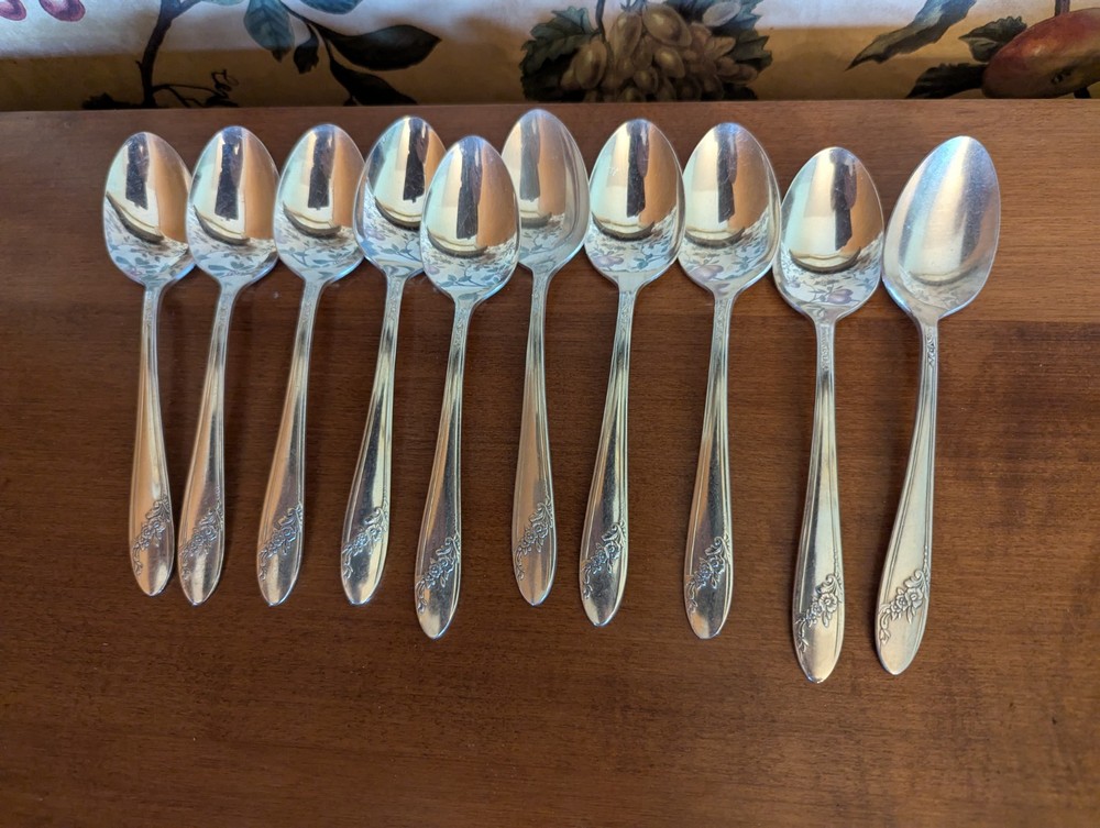 36-VINTAGE ONEIDA QUEEN BESS II SILVERPLATE SILVERWARE