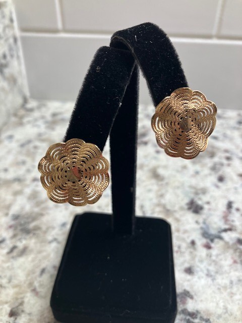 14K FILIGREE DISC EARRINGS EXCEPTIONALLY PRETTY