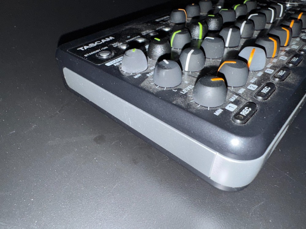 TASCAM DP-008 Digital Multi Track Recorder