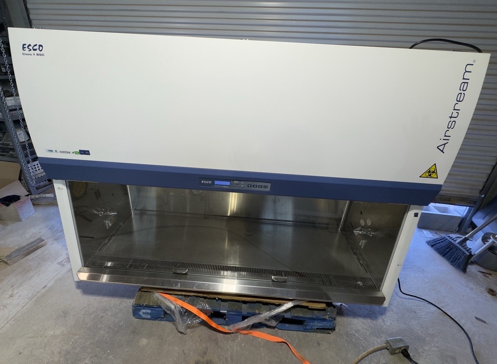 Esco AC2 BSC Airstream Fume Hood