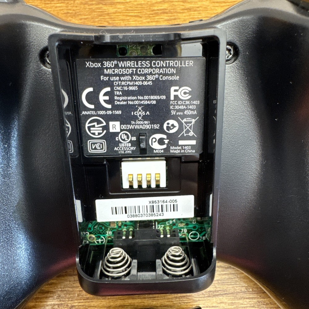 Microsoft Xbox 360 Wireless Controller Black/Black w/Batteries Model 1403 Tested