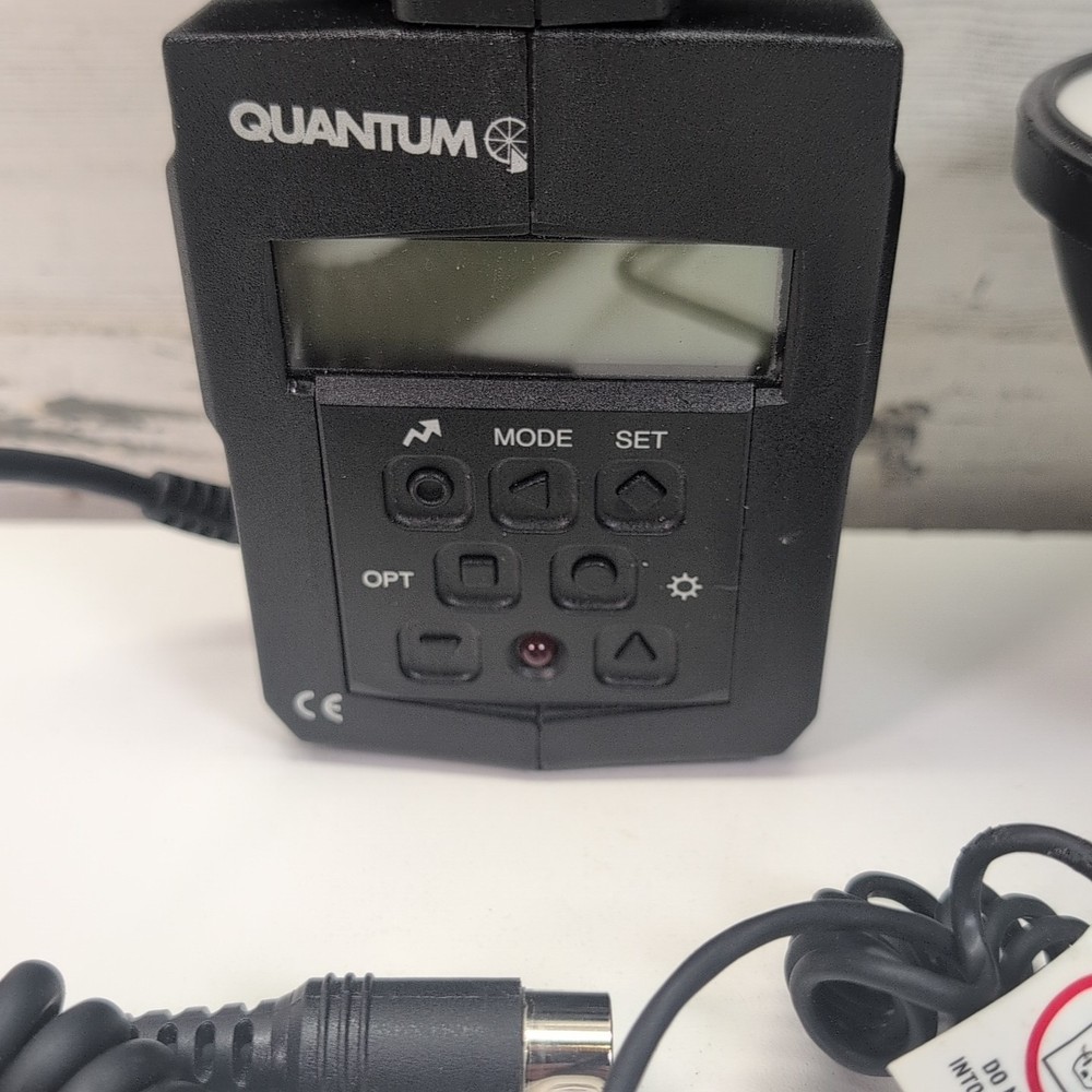 Quantum Instruments Qflash Model T5D-R Flash UNTESTED W/Bulb and Reflector