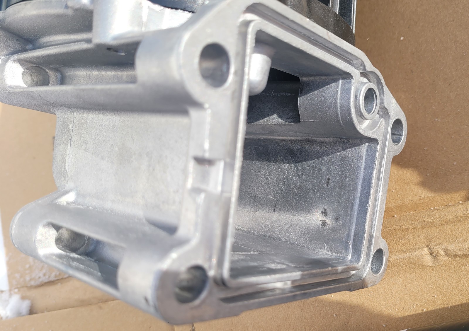 Genuine Volvo Crankcase Ventilation / Oil Separator 22877306 21373547 20532891 –