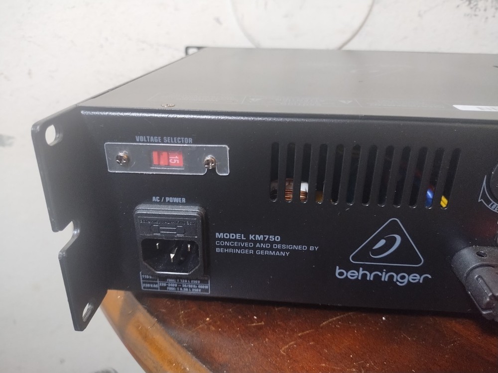 Behringer KM750 750 Watt 4-Ohm Stable Bridgeable Studio Amplifier **EUC