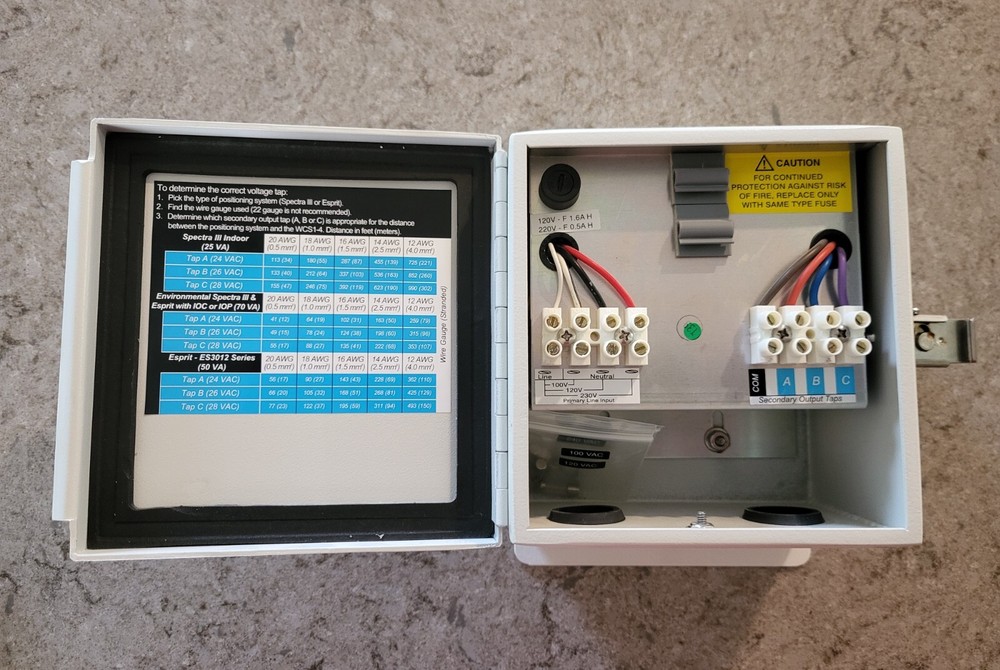 Pelco WCS1-4 Camera Power Supply