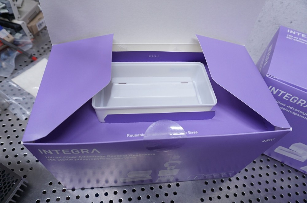 INTEGRA 100 ml Polypropylene Multichannel Reagent Reservoir Base + 200 Inserts