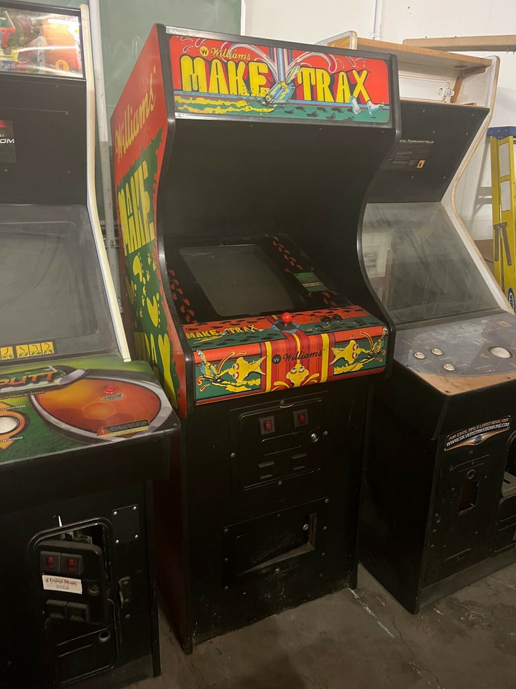 MAKE TRAX ARCADE MACHINE by WILLIAMS 1981 (Excellent Condition) *RARE*