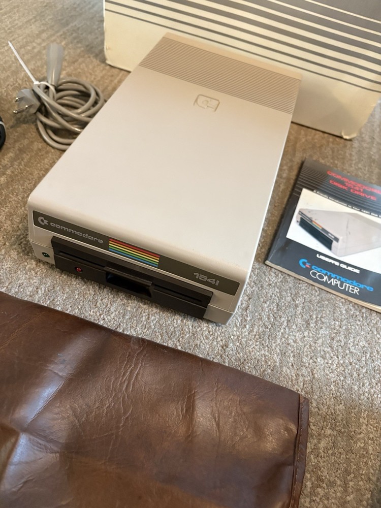 Commodore 1541 Disk Drive Fully tested, cleaned and working Cables & Cover, Box