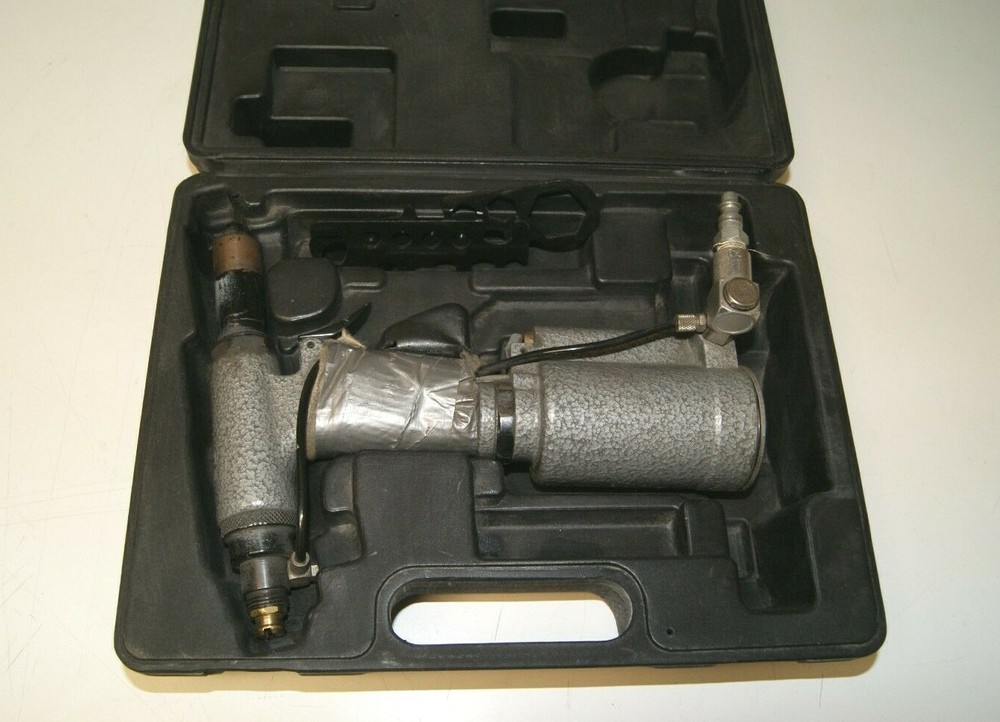 Air Pneumatic Riveter Gun w/ Case