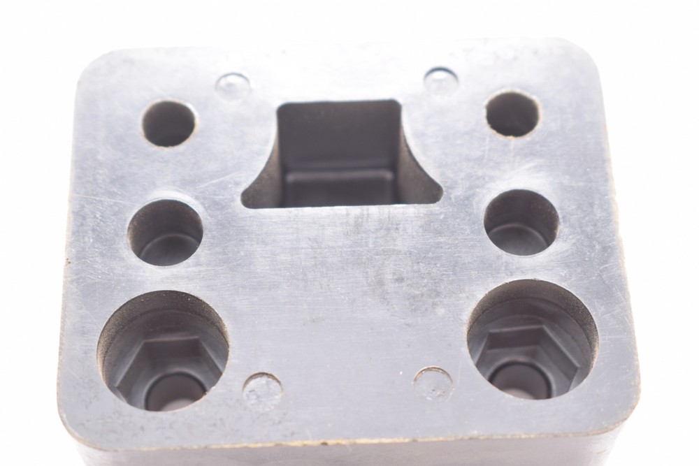 Zinsco 24-48 Insulation For Split Bus Panel 2-3/4'' x 2-1/8''