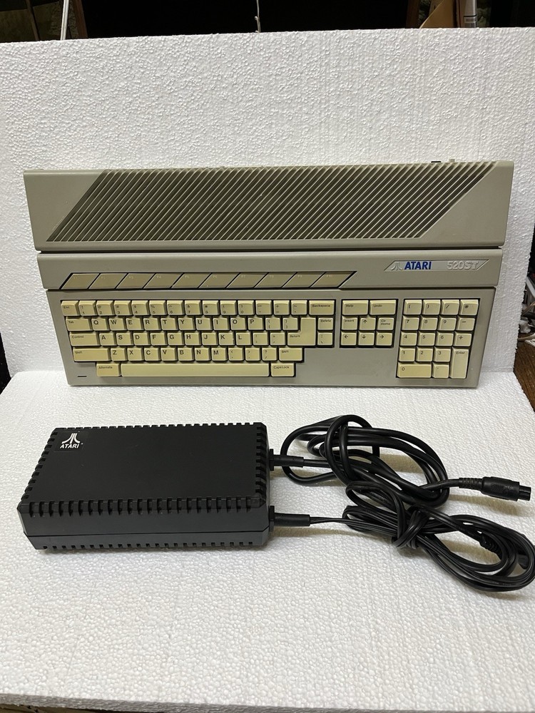 atari 520 st computer & Power Supply Powers On