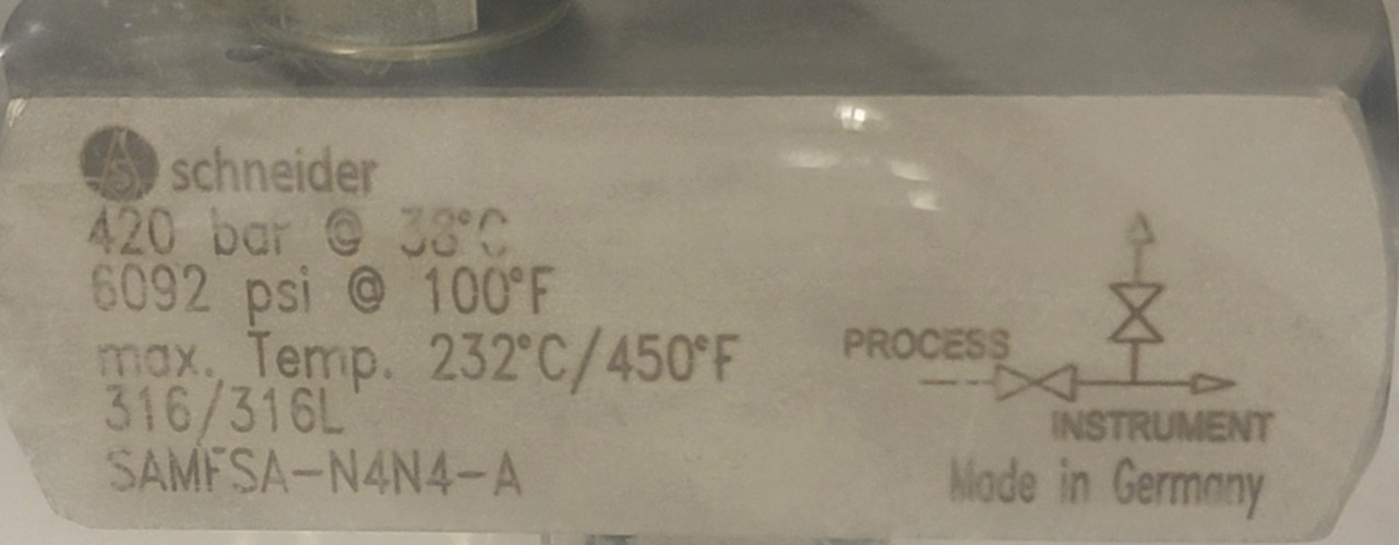 Wika Industrial Pressure Gauge 232.34 4.5" w/ Schneider SAMFSA-N4N4-A Manifold