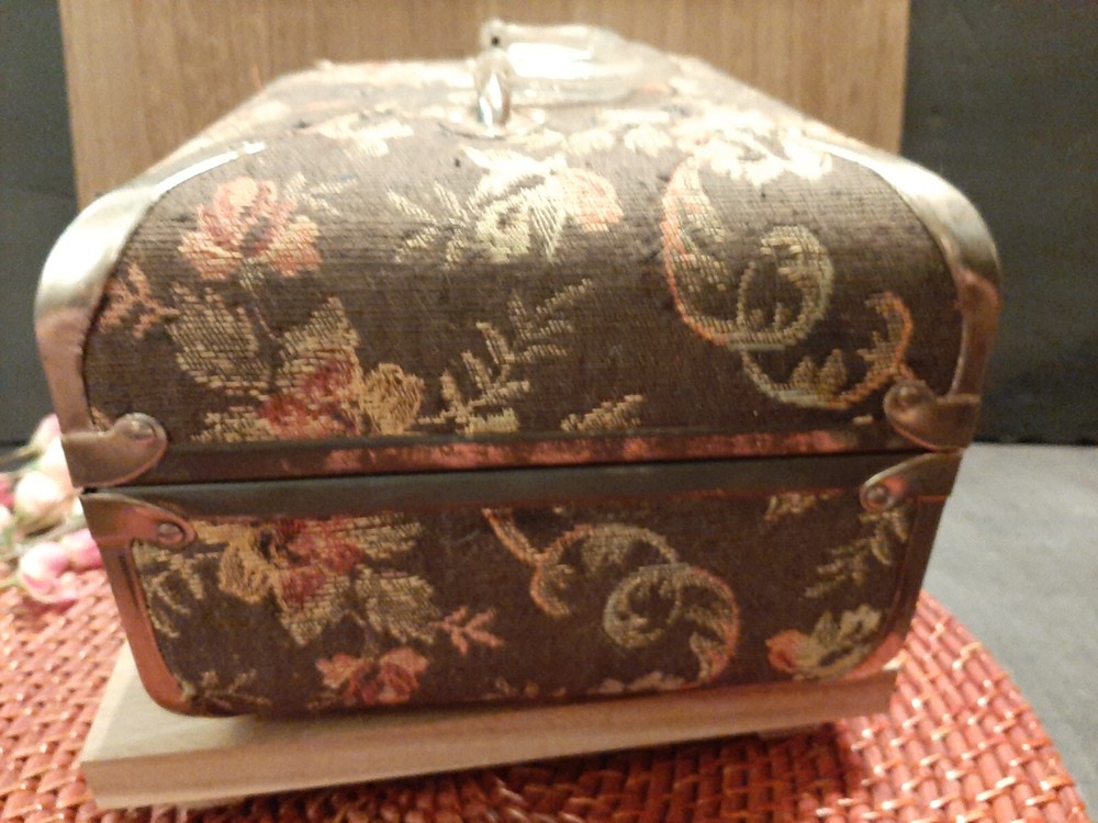 VINTAGE TAPESTRY SEWING CASE , SEWING BOX , SMALL TRAIN CASE