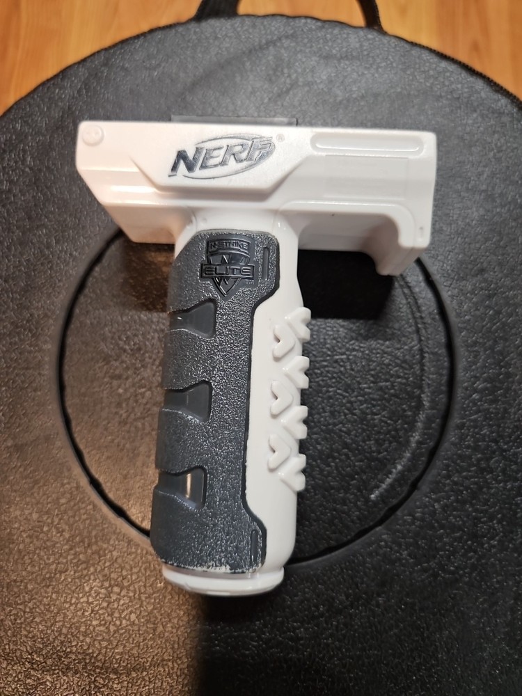 NERF N-Strike Retaliator Grip (white/grey)