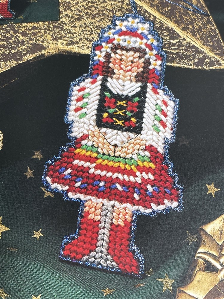 Annie's Attic Nostalgic Ornaments Nutcracker Folk Dancer Plastic Canvas Pattern