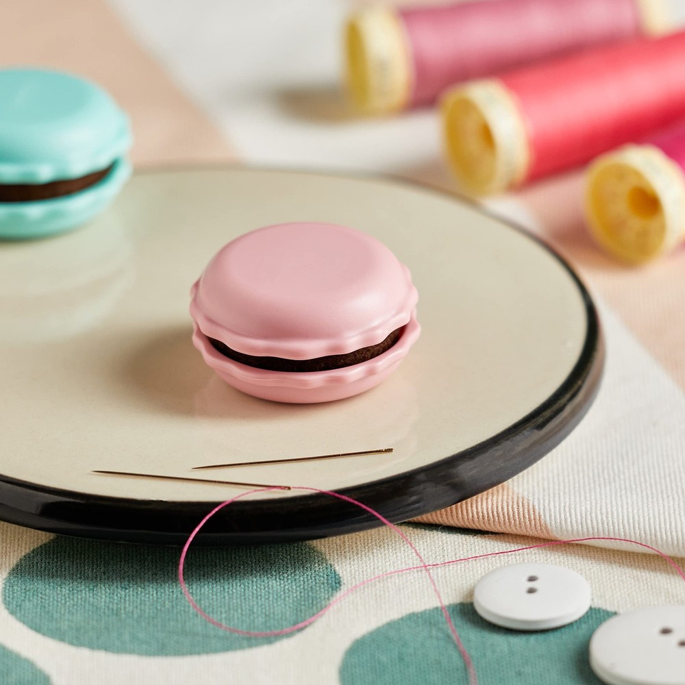 Clover Sweet N Sharp Macaron Sharpener/Needle Minder - Raspberry Pink