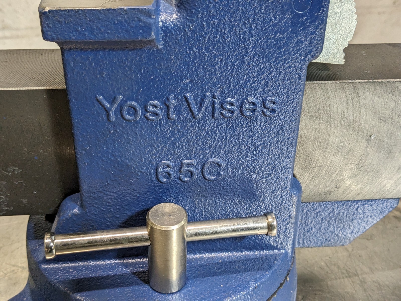 Yost Tradesman Bench Vise w/ Swivel Base and Pipe Jaws 6-1/2" Jaw Width 56398